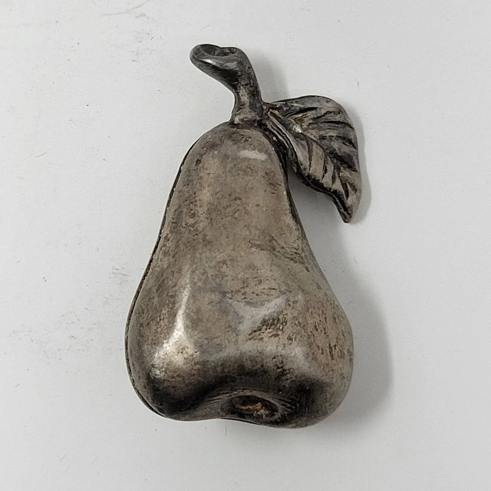 Vintage Silver Tone Pear Shaped Brooch Pin With‎ Leaf Design